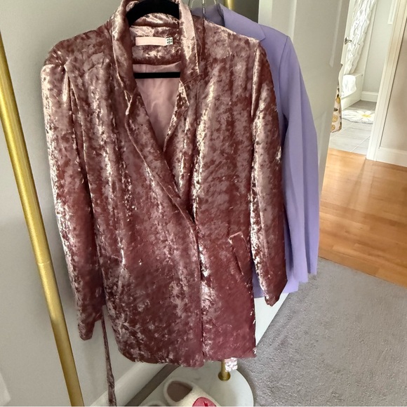 Missguided Crushed Velvet Blazer in Pink - Picture 1 of 4